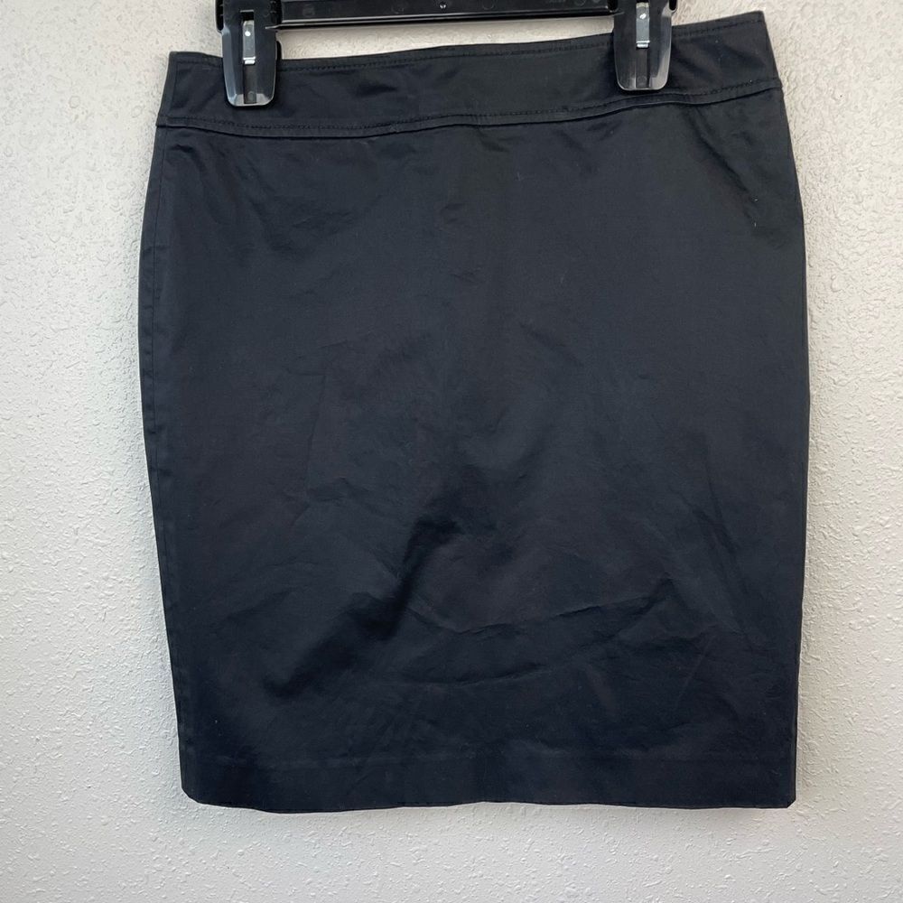 LOFT Black Midi Skirt Size 8 EUC